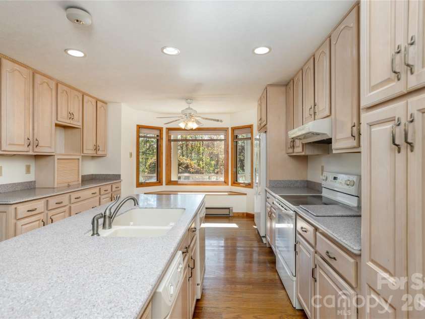 1510 Chestnut Gap Road, Hendersonville, NC 28792.  MLS# CAR4314320, YatesRealty ID 24409. 