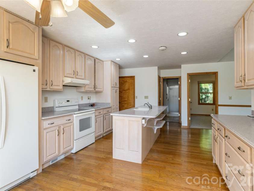 1510 Chestnut Gap Road, Hendersonville, NC 28792.  MLS# CAR4314320, YatesRealty ID 24409. 