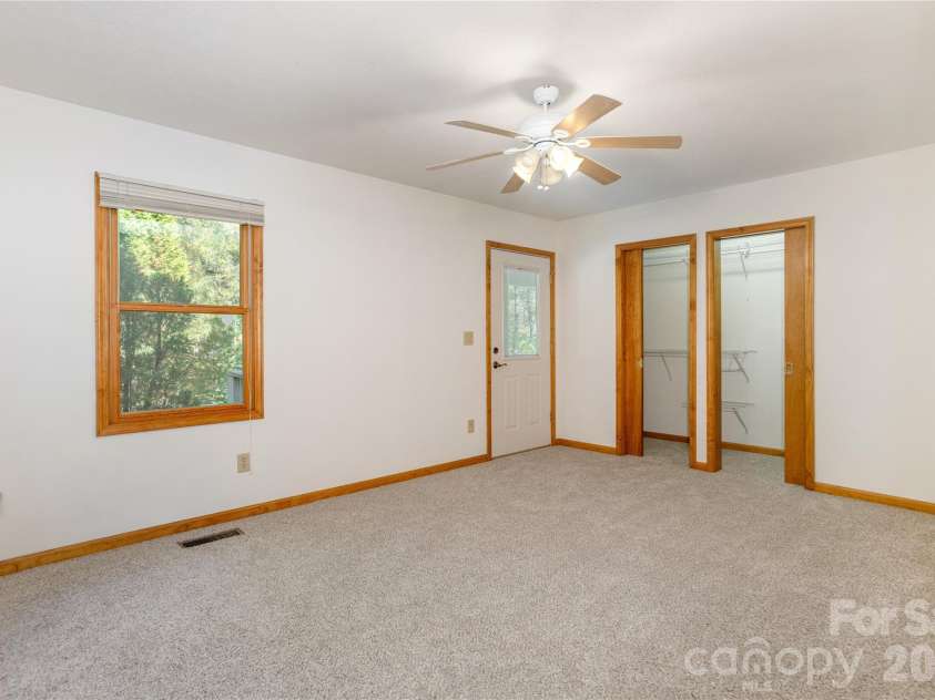 1510 Chestnut Gap Road, Hendersonville, NC 28792.  MLS# CAR4314320, YatesRealty ID 24409. 