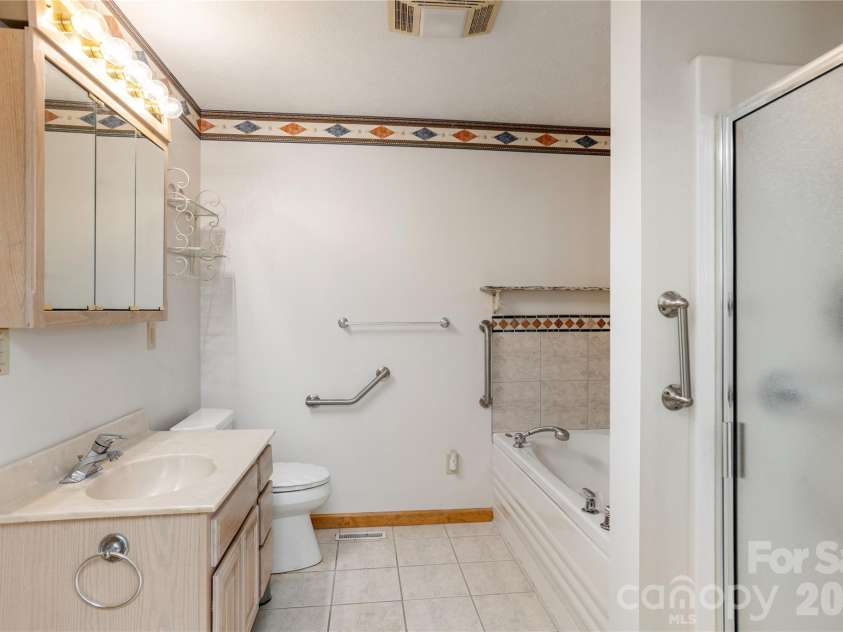 1510 Chestnut Gap Road, Hendersonville, NC 28792.  MLS# CAR4314320, YatesRealty ID 24409. 