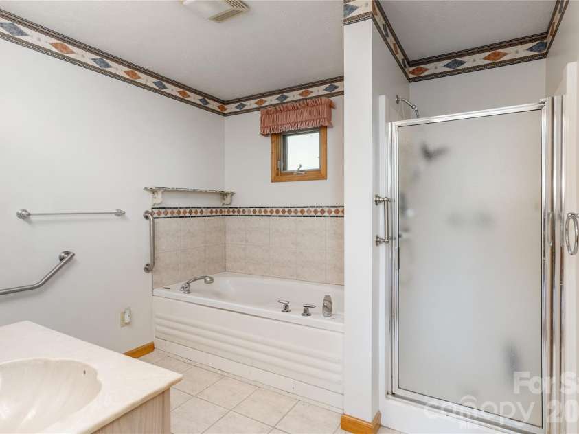 1510 Chestnut Gap Road, Hendersonville, NC 28792.  MLS# CAR4314320, YatesRealty ID 24409. 
