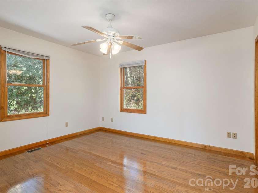 1510 Chestnut Gap Road, Hendersonville, NC 28792.  MLS# CAR4314320, YatesRealty ID 24409. 