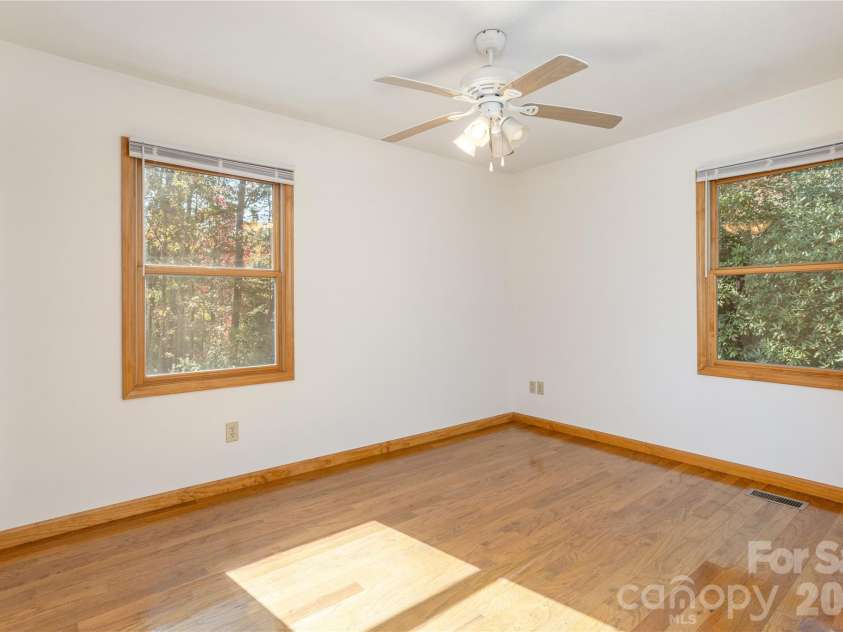 1510 Chestnut Gap Road, Hendersonville, NC 28792.  MLS# CAR4314320, YatesRealty ID 24409. 