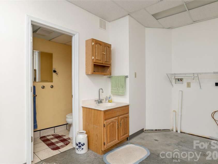 1510 Chestnut Gap Road, Hendersonville, NC 28792.  MLS# CAR4314320, YatesRealty ID 24409. 