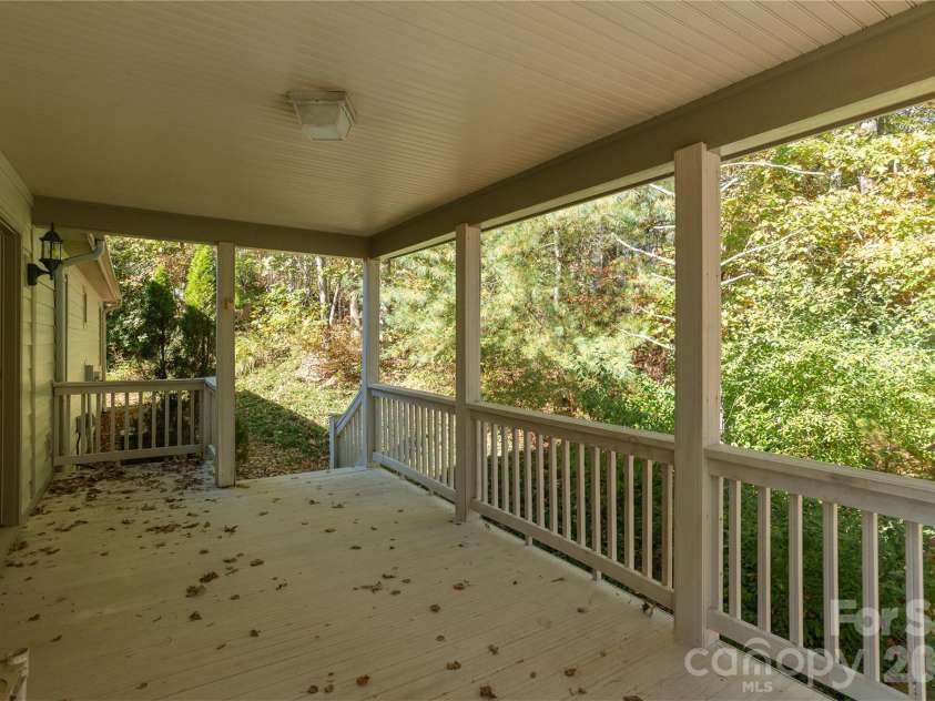 1510 Chestnut Gap Road, Hendersonville, NC 28792.  MLS# CAR4314320, YatesRealty ID 24409. 