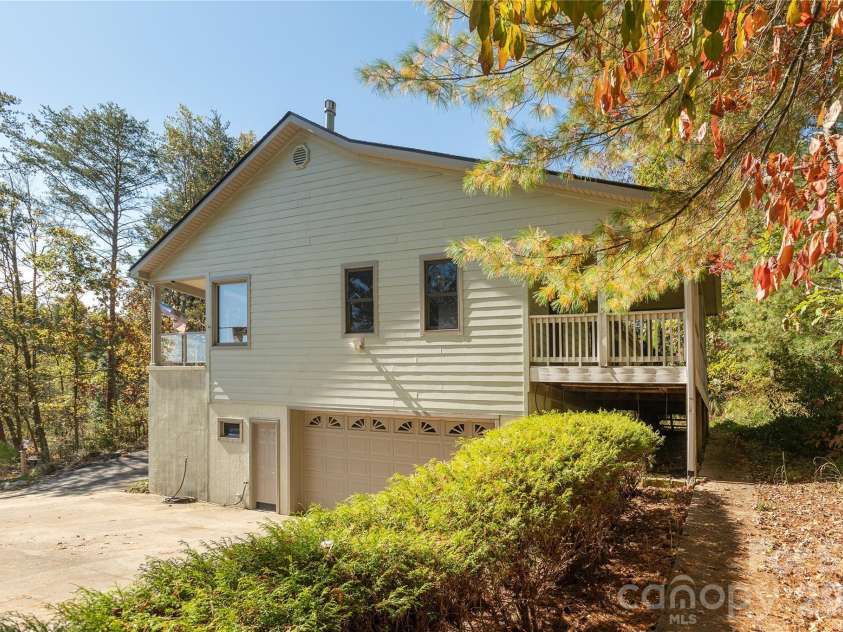 1510 Chestnut Gap Road, Hendersonville, NC 28792.  MLS# CAR4314320, YatesRealty ID 24409. 