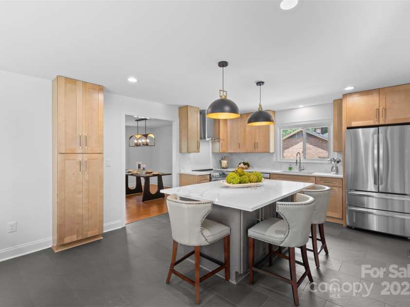 3701 Table Rock Road, Charlotte, NC 28226.  MLS# CAR4271822, YatesRealty ID 24409. 