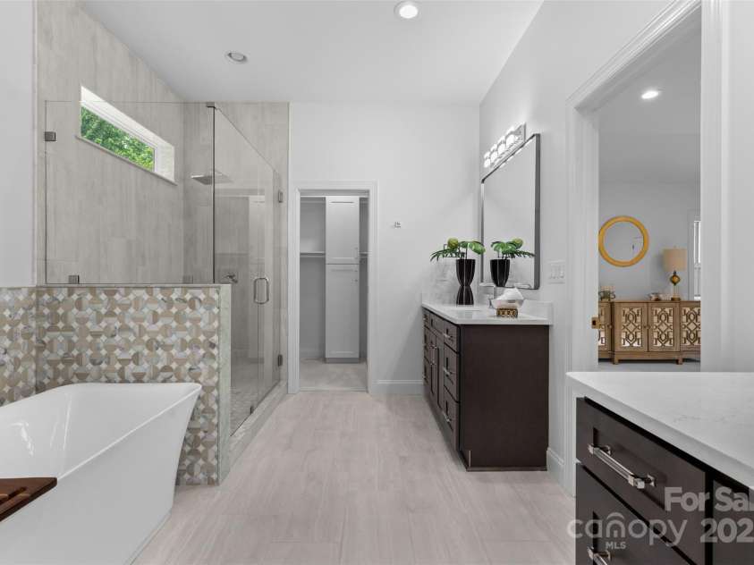 3701 Table Rock Road, Charlotte, NC 28226.  MLS# CAR4271822, YatesRealty ID 24409. 