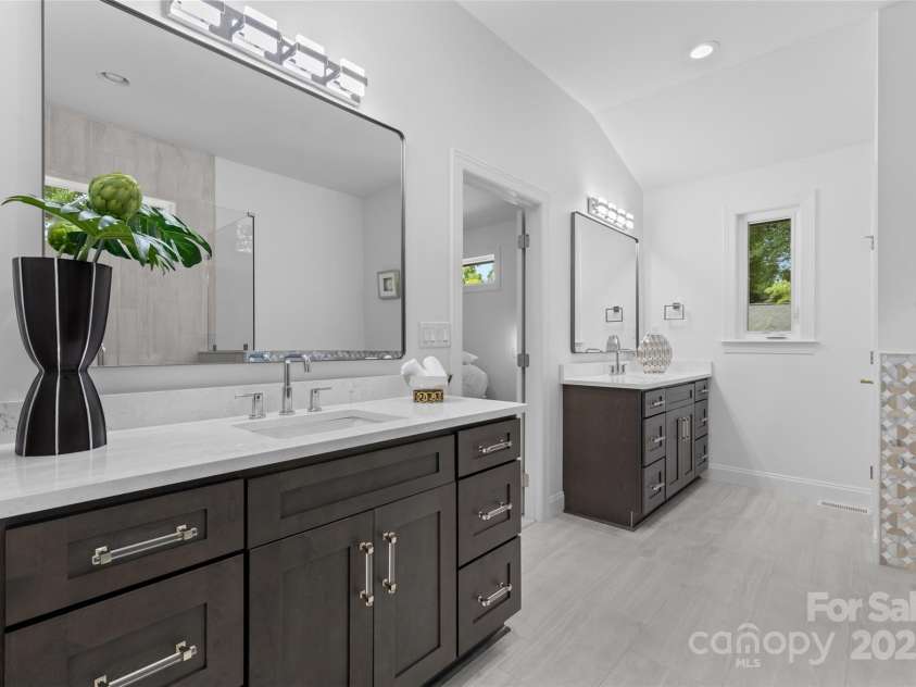 3701 Table Rock Road, Charlotte, NC 28226.  MLS# CAR4271822, YatesRealty ID 24409. 