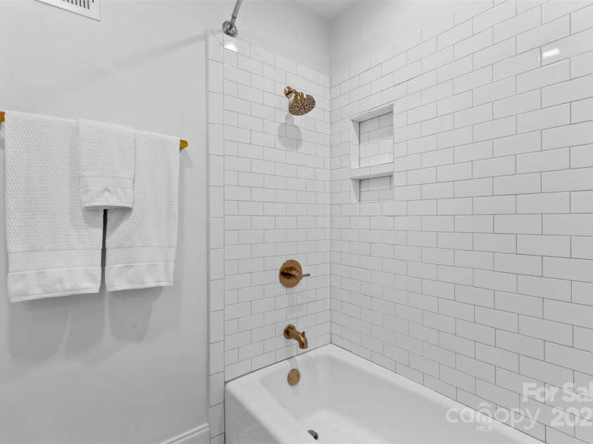 3701 Table Rock Road, Charlotte, NC 28226.  MLS# CAR4271822, YatesRealty ID 24409. 