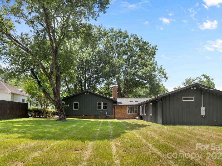 3701 Table Rock Road, Charlotte, NC 28226.  MLS# CAR4271822, YatesRealty ID 24409. 