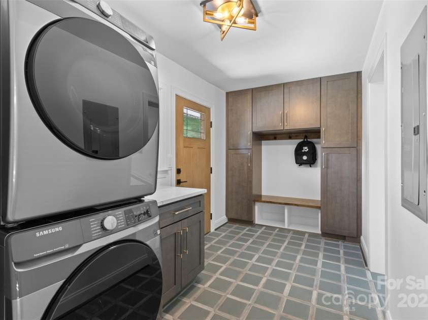 3701 Table Rock Road, Charlotte, NC 28226.  MLS# CAR4271822, YatesRealty ID 24409. 