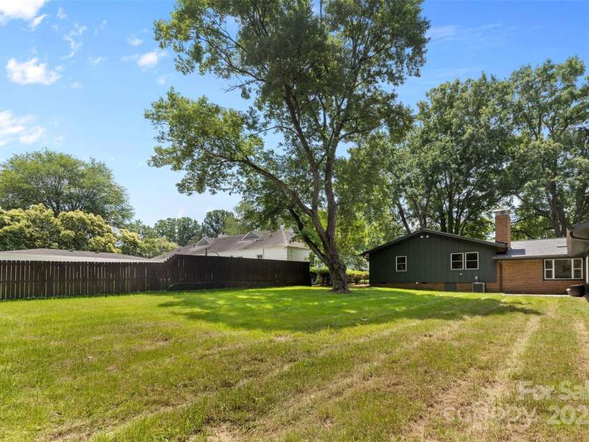 3701 Table Rock Road, Charlotte, NC 28226.  MLS# CAR4271822, YatesRealty ID 24409. 