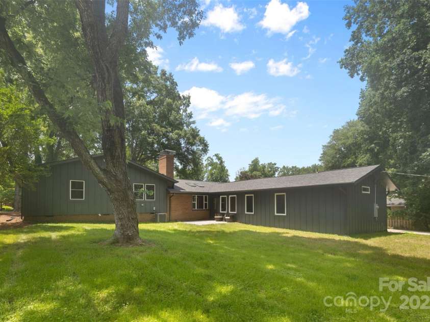 3701 Table Rock Road, Charlotte, NC 28226.  MLS# CAR4271822, YatesRealty ID 24409. 