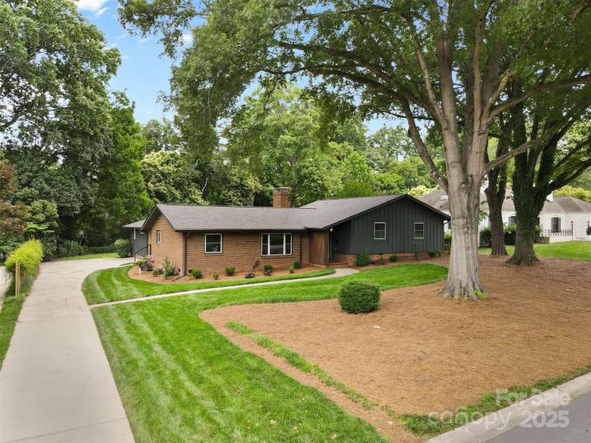 3701 Table Rock Road, Charlotte, NC 28226.  MLS# CAR4271822, YatesRealty ID 24409. 