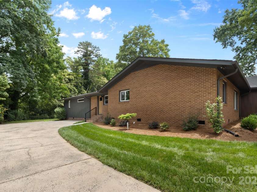 3701 Table Rock Road, Charlotte, NC 28226.  MLS# CAR4271822, YatesRealty ID 24409. 