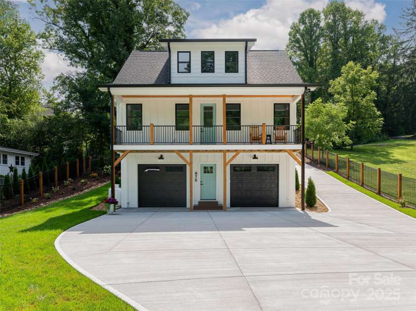 8 Craven Hill Circle, Black Mountain, NC 28711.  MLS# CAR4167455, YatesRealty ID 2441. 