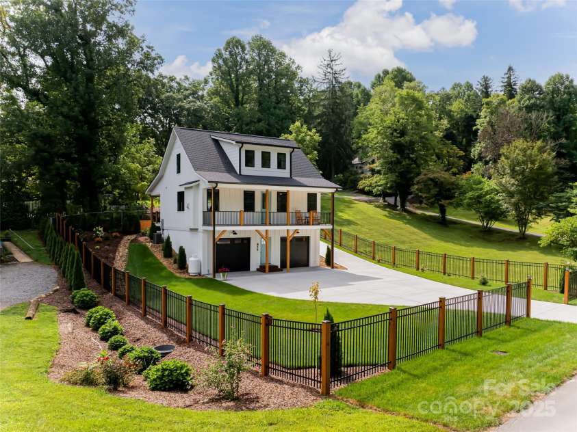 8 Craven Hill Circle, Black Mountain, NC 28711.  MLS# CAR4167455, YatesRealty ID 2441. 
