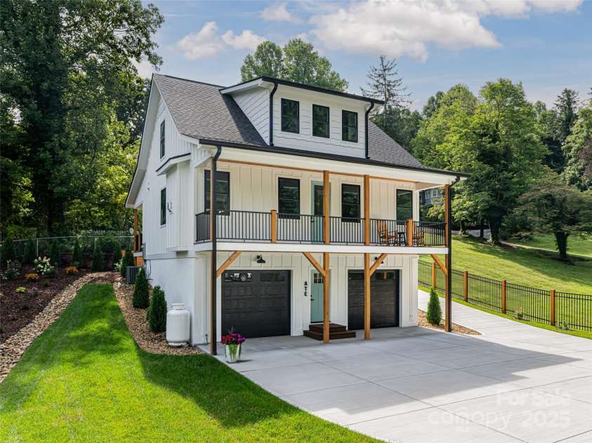8 Craven Hill Circle, Black Mountain, NC 28711.  MLS# CAR4167455, YatesRealty ID 2441. 