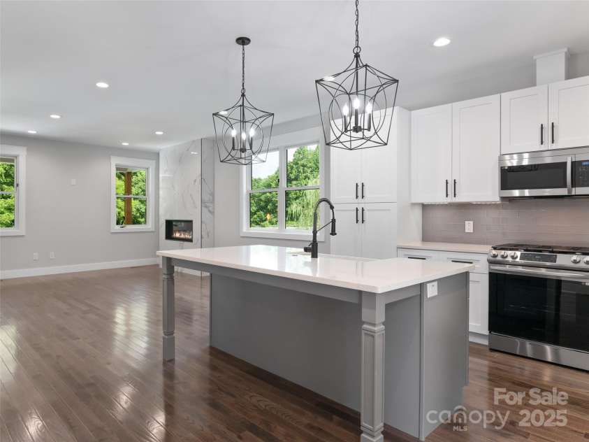8 Craven Hill Circle, Black Mountain, NC 28711.  MLS# CAR4167455, YatesRealty ID 2441. 