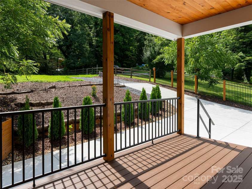 8 Craven Hill Circle, Black Mountain, NC 28711.  MLS# CAR4167455, YatesRealty ID 2441. 