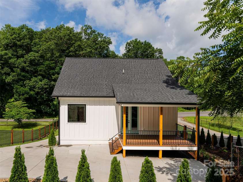 8 Craven Hill Circle, Black Mountain, NC 28711.  MLS# CAR4167455, YatesRealty ID 2441. 