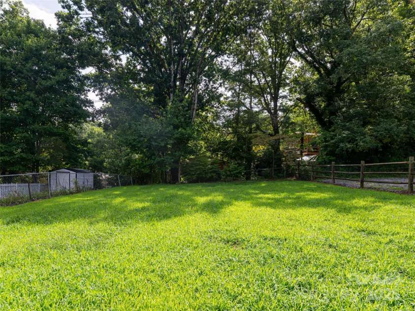 8 Craven Hill Circle, Black Mountain, NC 28711.  MLS# CAR4167455, YatesRealty ID 2441. 