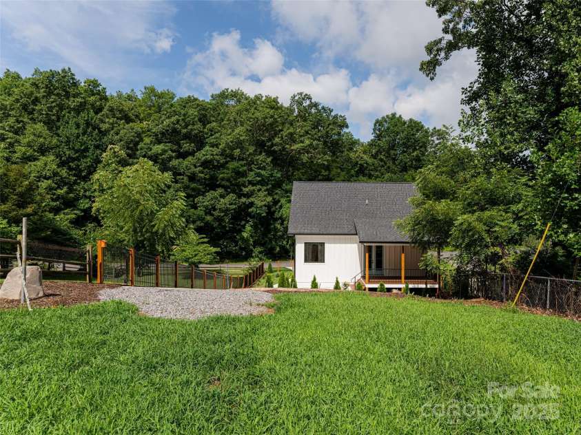 8 Craven Hill Circle, Black Mountain, NC 28711.  MLS# CAR4167455, YatesRealty ID 2441. 