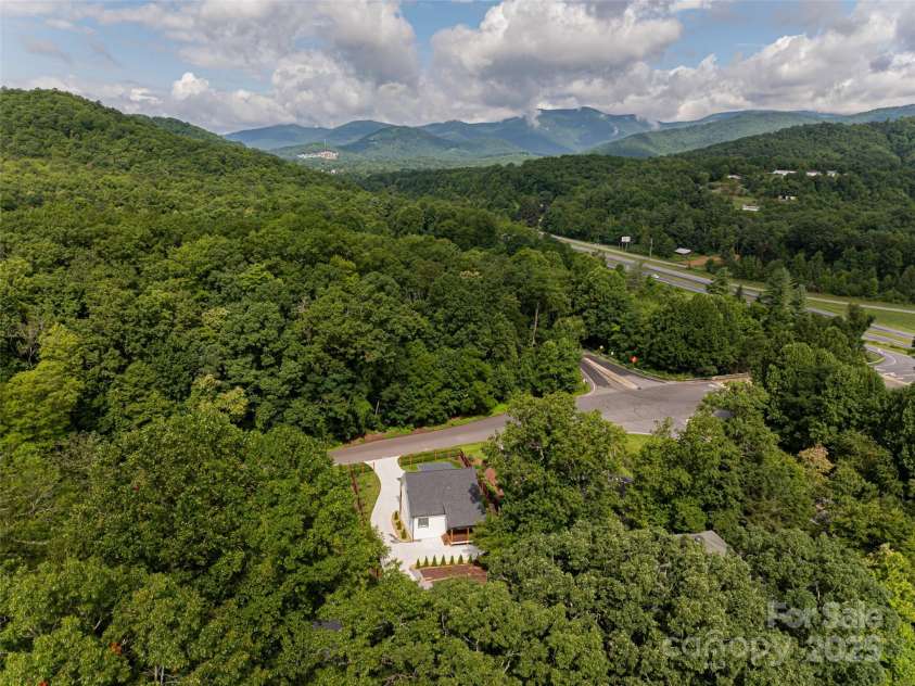 8 Craven Hill Circle, Black Mountain, NC 28711.  MLS# CAR4167455, YatesRealty ID 2441. 
