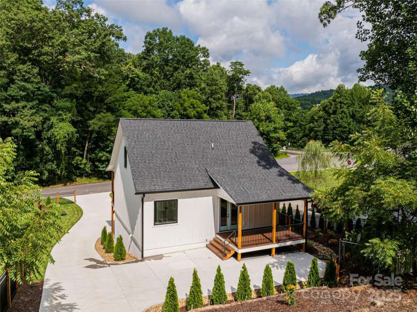 8 Craven Hill Circle, Black Mountain, NC 28711.  MLS# CAR4167455, YatesRealty ID 2441. 