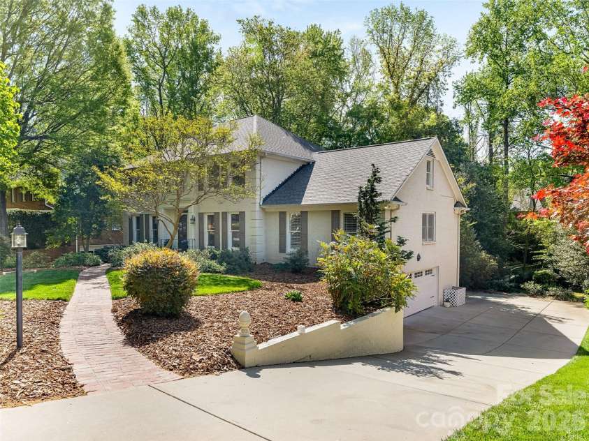 5239 Winding Brook Road, Charlotte, NC 28226.  MLS# CAR4366118, YatesRealty ID 24410. 