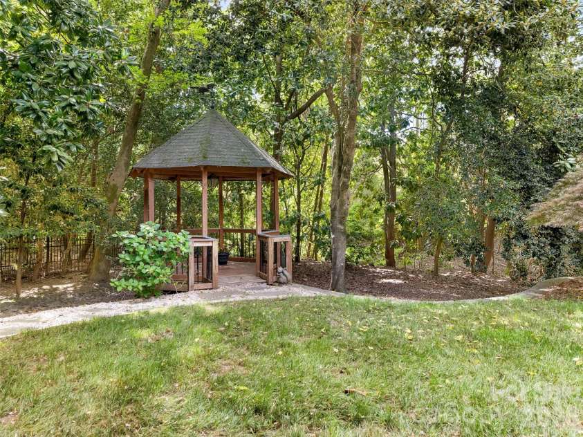 5239 Winding Brook Road, Charlotte, NC 28226.  MLS# CAR4366118, YatesRealty ID 24410. Charming Gazebo