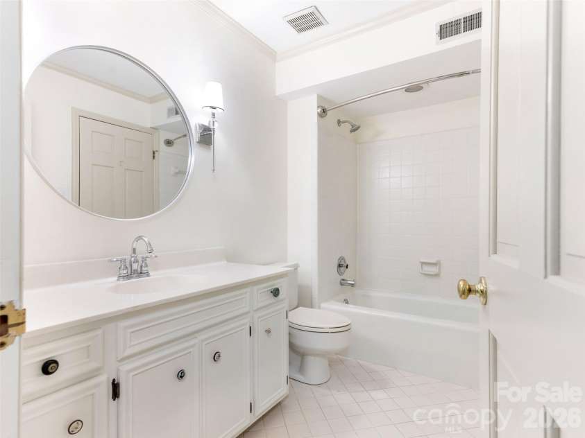 5239 Winding Brook Road, Charlotte, NC 28226.  MLS# CAR4366118, YatesRealty ID 24410. Full Updated Bath in lower level