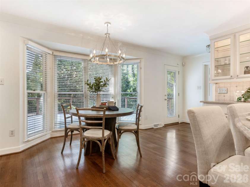 5239 Winding Brook Road, Charlotte, NC 28226.  MLS# CAR4366118, YatesRealty ID 24410. Generous Breakfast Area