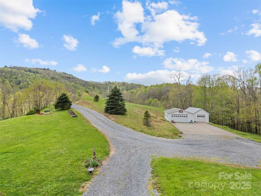 6780 Max Patch Road, Clyde, NC 28721.  MLS# CAR4253074, YatesRealty ID 24410. 