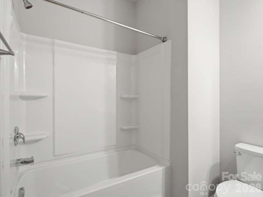 1038 Doveridge Street, Charlotte, NC 28273.  MLS# CAR4432496, YatesRealty ID 24412. Main level bathroom