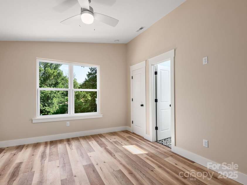 42 Cedar Street, Asheville, NC 28803.  MLS# CAR4276181, YatesRealty ID 24412. 
