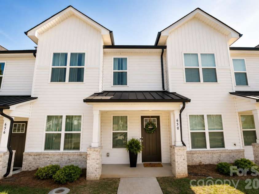 650 Cemetery Street, Salisbury, NC 28144.  MLS# CAR4383922, YatesRealty ID 24413. Front entrance