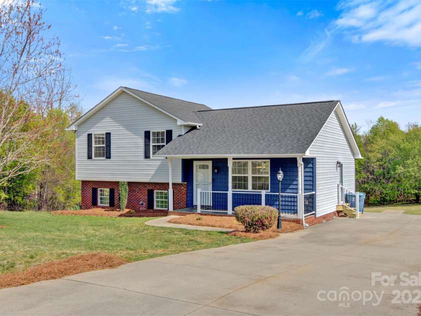 2948 Christy Leigh Drive, Newton, NC 28658.  MLS# CAR4242372, YatesRealty ID 24414. 