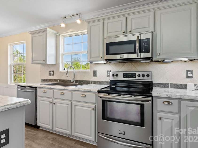 2948 Christy Leigh Drive, Newton, NC 28658.  MLS# CAR4242372, YatesRealty ID 24414. 