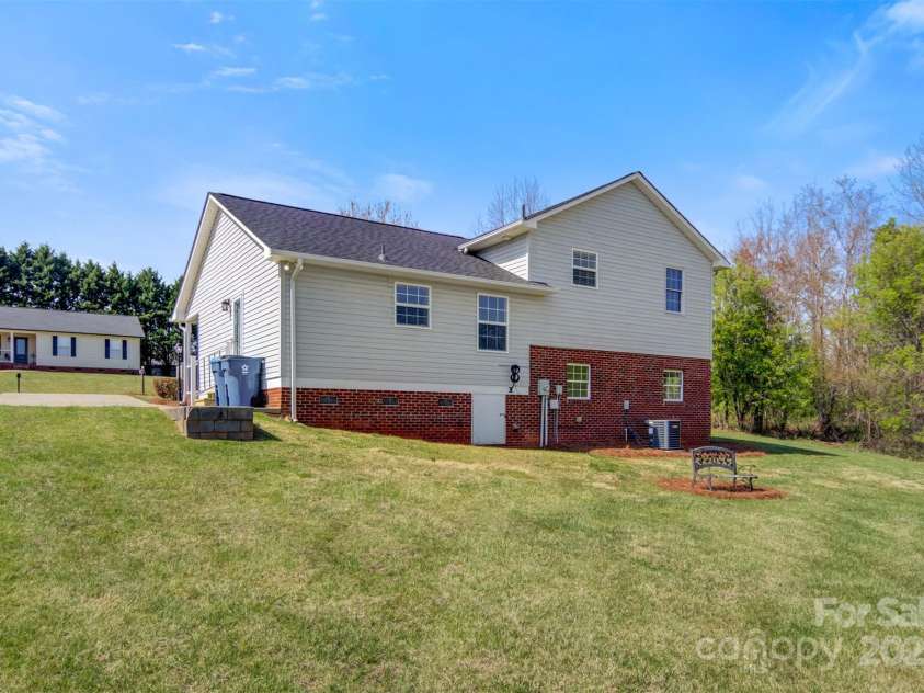 2948 Christy Leigh Drive, Newton, NC 28658.  MLS# CAR4242372, YatesRealty ID 24414. 