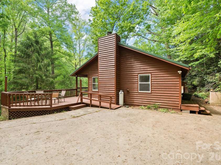 107 Pretty View Lane, Waynesville, NC 28786.  MLS# CAR4379879, YatesRealty ID 24415. 