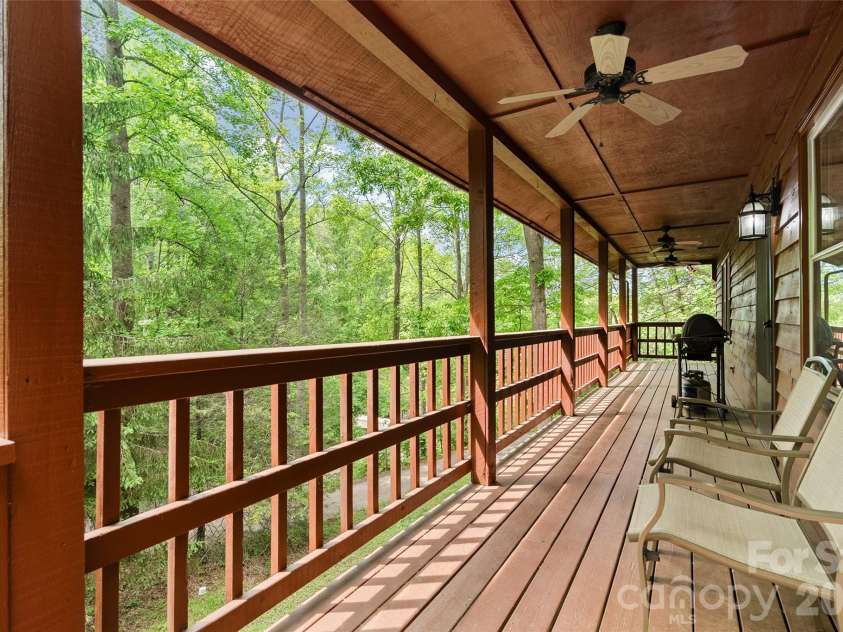 107 Pretty View Lane, Waynesville, NC 28786.  MLS# CAR4379879, YatesRealty ID 24415. 