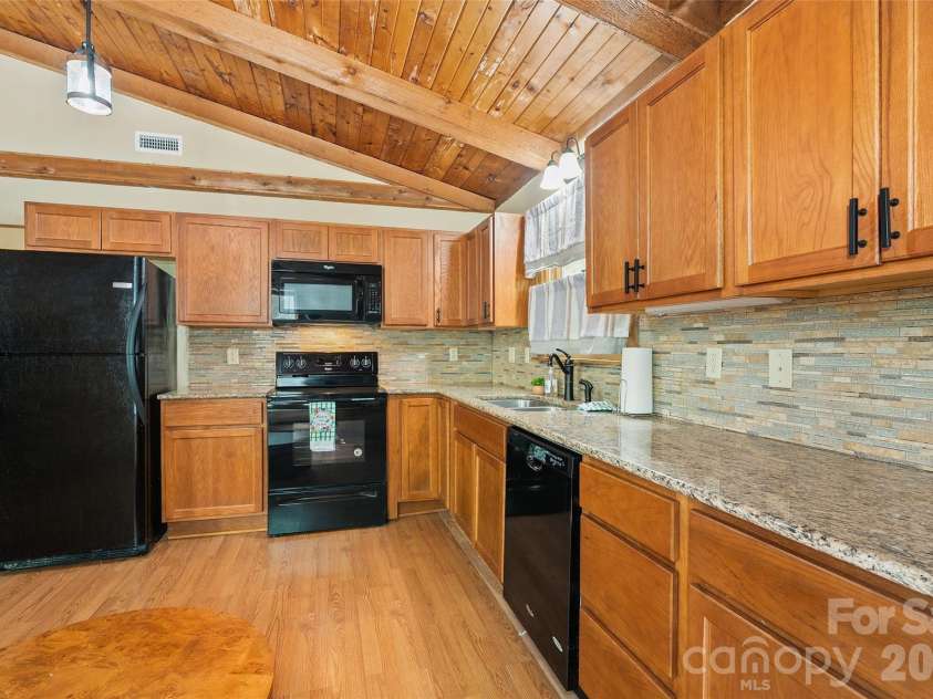 107 Pretty View Lane, Waynesville, NC 28786.  MLS# CAR4379879, YatesRealty ID 24415. 