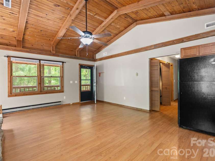 107 Pretty View Lane, Waynesville, NC 28786.  MLS# CAR4379879, YatesRealty ID 24415. 