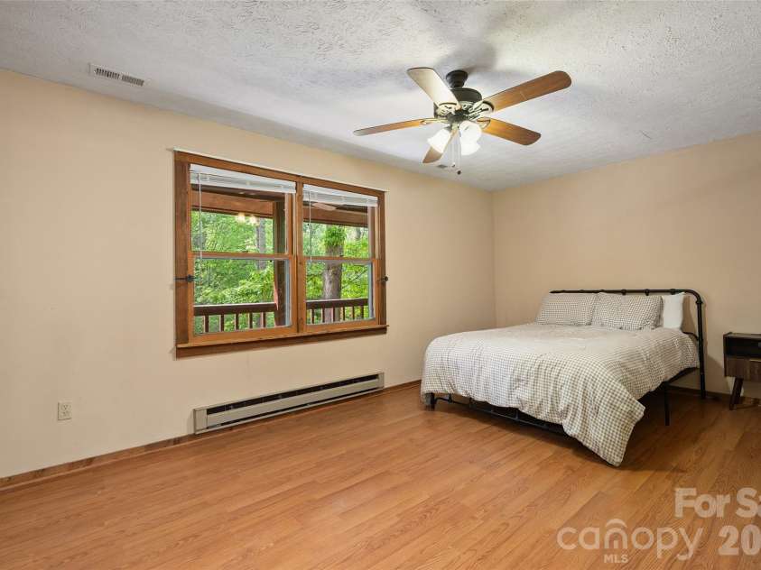 107 Pretty View Lane, Waynesville, NC 28786.  MLS# CAR4379879, YatesRealty ID 24415. 