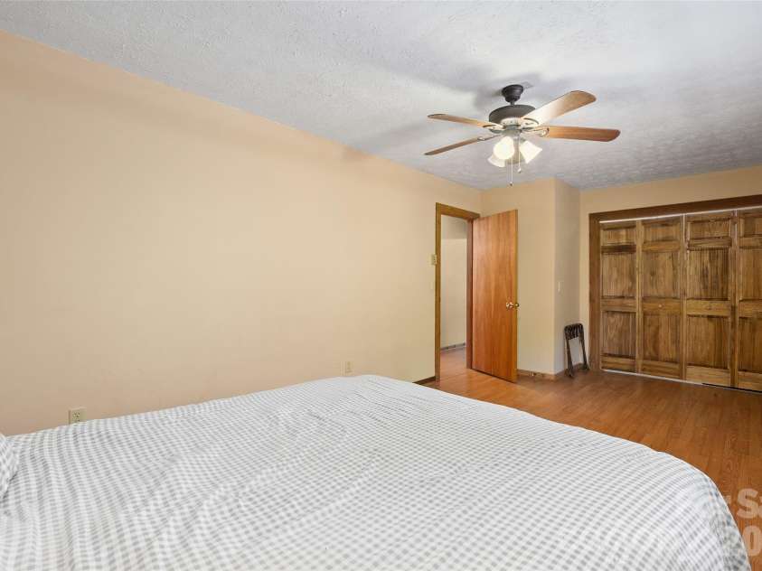 107 Pretty View Lane, Waynesville, NC 28786.  MLS# CAR4379879, YatesRealty ID 24415. 