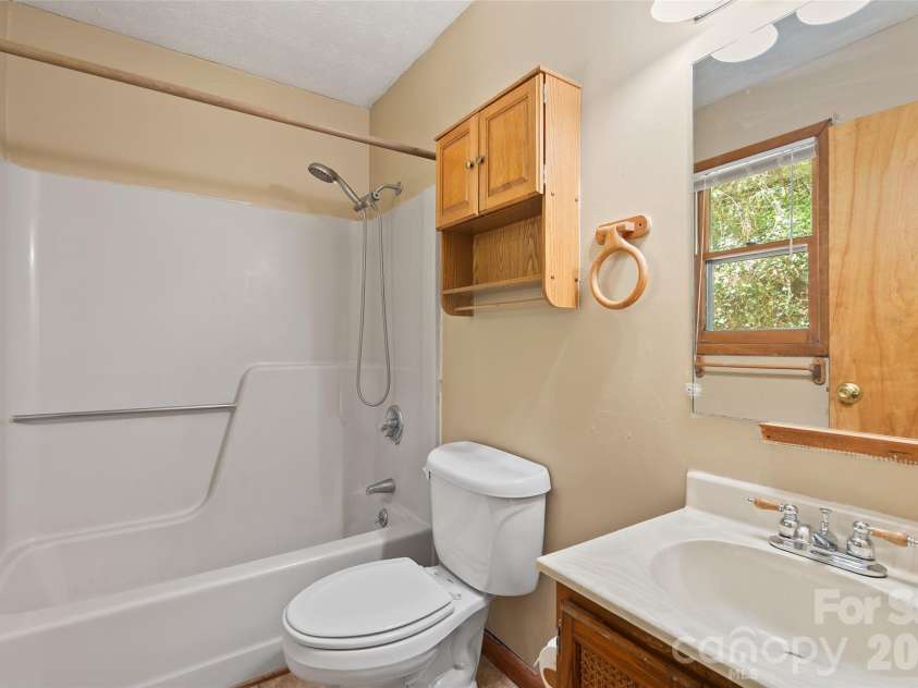 107 Pretty View Lane, Waynesville, NC 28786.  MLS# CAR4379879, YatesRealty ID 24415. 