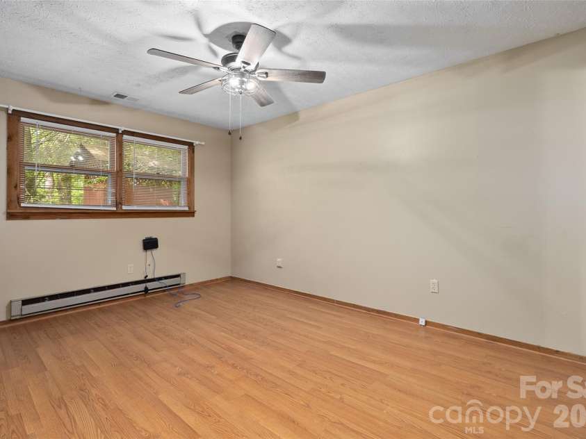 107 Pretty View Lane, Waynesville, NC 28786.  MLS# CAR4379879, YatesRealty ID 24415. 