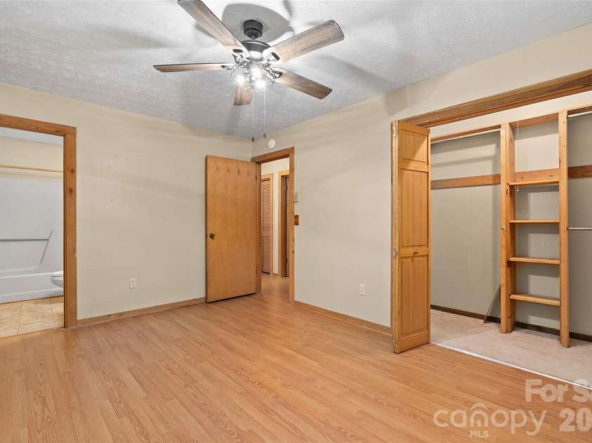 107 Pretty View Lane, Waynesville, NC 28786.  MLS# CAR4379879, YatesRealty ID 24415. 